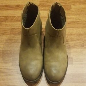 Women's taupe booties size 7.5